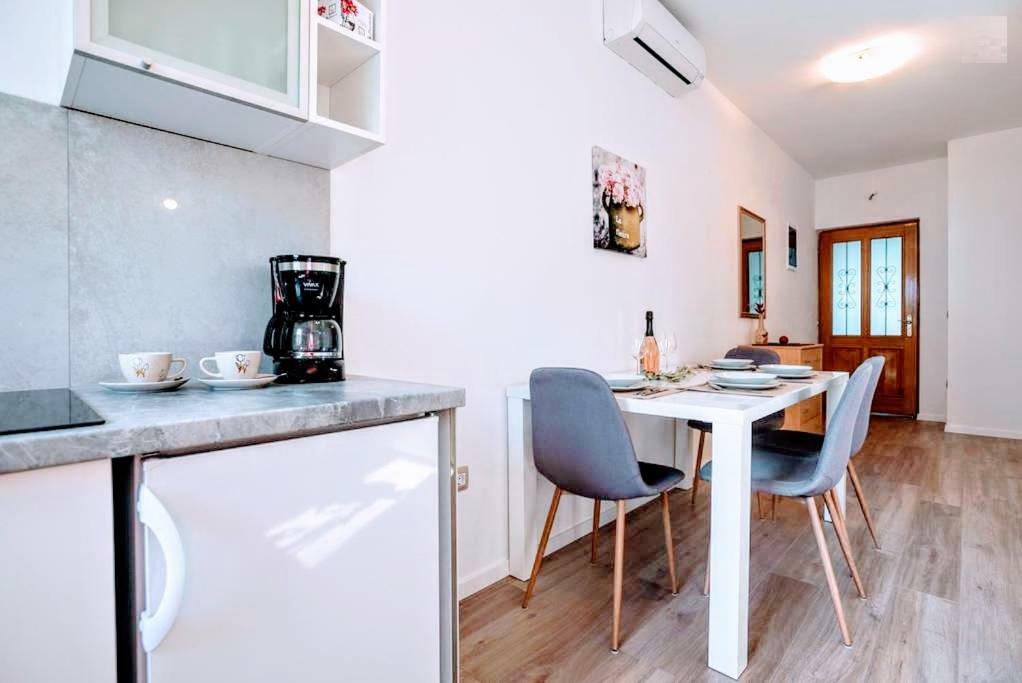 Holiday Apartments Mediterraneo Funtana Exterior foto